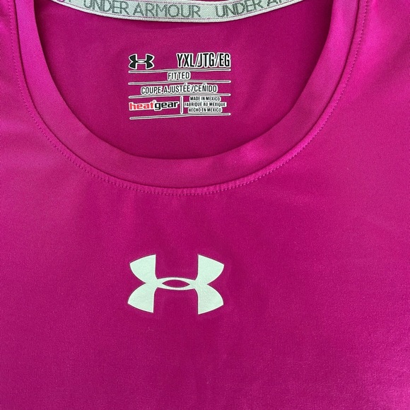Under Armour Heat Gear Fitted UFP30+ Round neck Athletic Tee Purple SIze YXL - Picture 3 of 5
